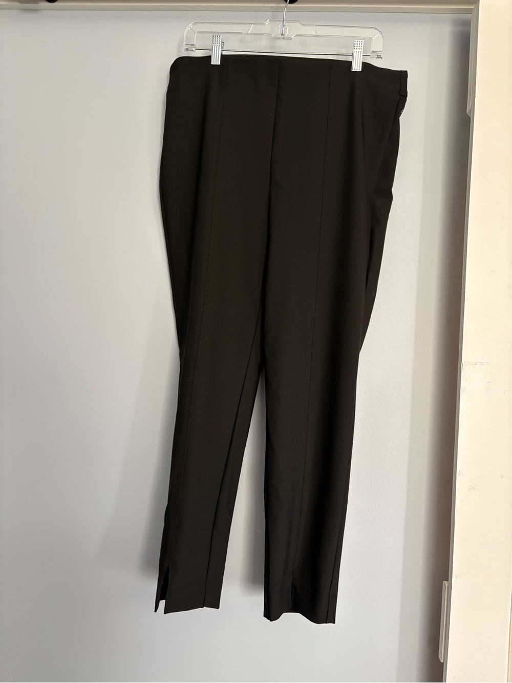 Chico's Black Cropped Ankle Trousers with Front Crease